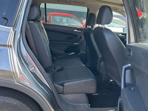 Used 2021 Volkswagen Tiguan SE w/ Panoramic Sunroof Package image 15