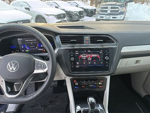 Used 2022 Volkswagen Tiguan SE image 9