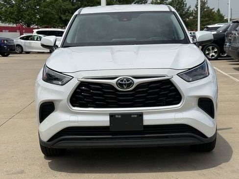 Used 2023 Toyota Highlander L FWD image 7