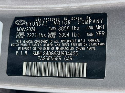 Used 2025 Hyundai Elantra SEL image 12