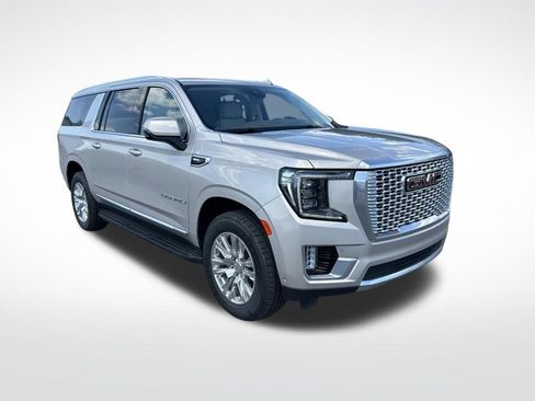 Used 2024 GMC Yukon XL Denali w/ Advanced Technology Package AWD/4WD image 2