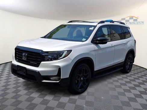Certified 2024 Honda Passport Black Edition image 3