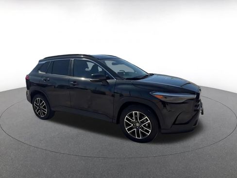 Used 2026 Toyota Corolla Cross XLE FWD image 2