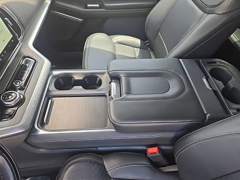Used 2025 Ford Expedition Max Platinum AWD/4WD image 16