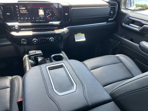 Used 2022 GMC Sierra 1500 SLT w/ SLT Convenience Package AWD/4WD image 16