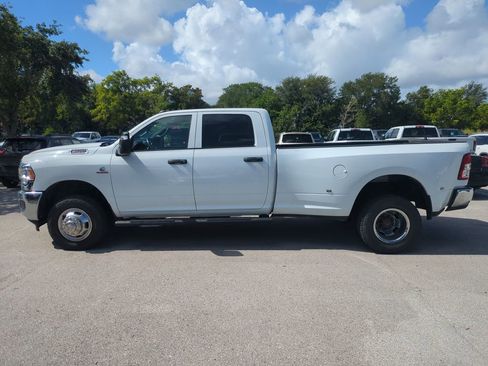 Used 2024 RAM 3500 Tradesman w/ Chrome Appearance Group AWD/4WD image 9