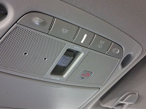 Used 2018 Nissan Murano Platinum w/ Cargo Package image 12