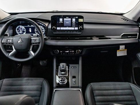 New 2025 Mitsubishi Outlander SE image 19