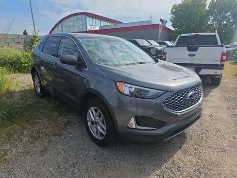 Used 2023 Ford Edge SEL w/ Convenience Package AWD/4WD image 2