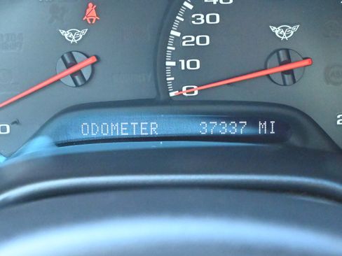 Used 2004 Chevrolet Corvette Coupe RWD image 19