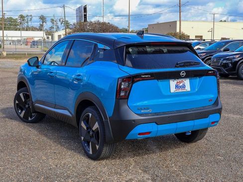 New 2026 Nissan Kicks SR image 2