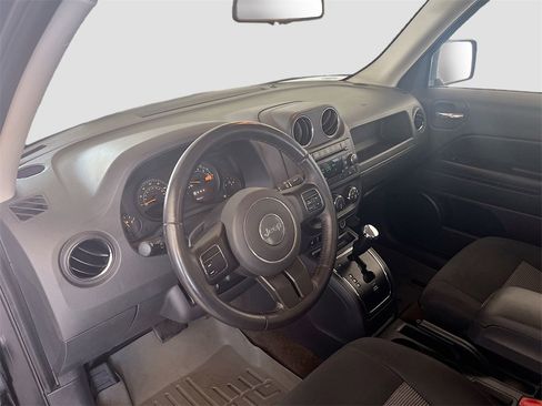 Used 2017 Jeep Patriot Latitude image 9