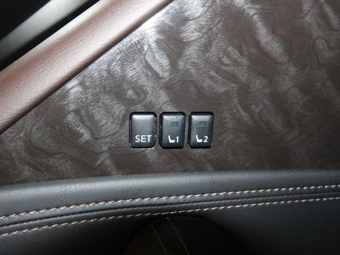 Used 2024 Nissan Armada Platinum w/ Captain's Chairs Package image 9