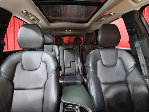 Used 2019 Volvo XC90 T5 Momentum FWD image 25