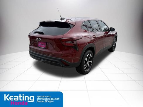 Used 2025 Chevrolet Trax RS w/ Sunroof Package image 7