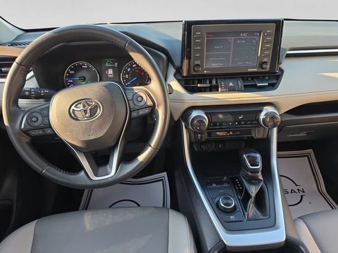 Used 2022 Toyota RAV4 XLE Premium AWD/4WD image 12