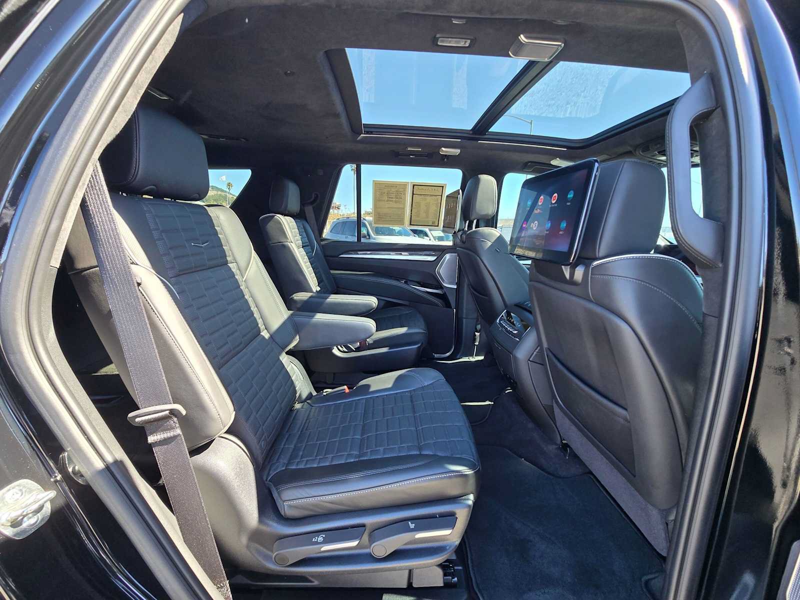 Used 2025 Cadillac Escalade V AWD/4WD image 13