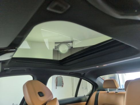 Used 2025 BMW 330i Sedan w/ Convenience Package image 12