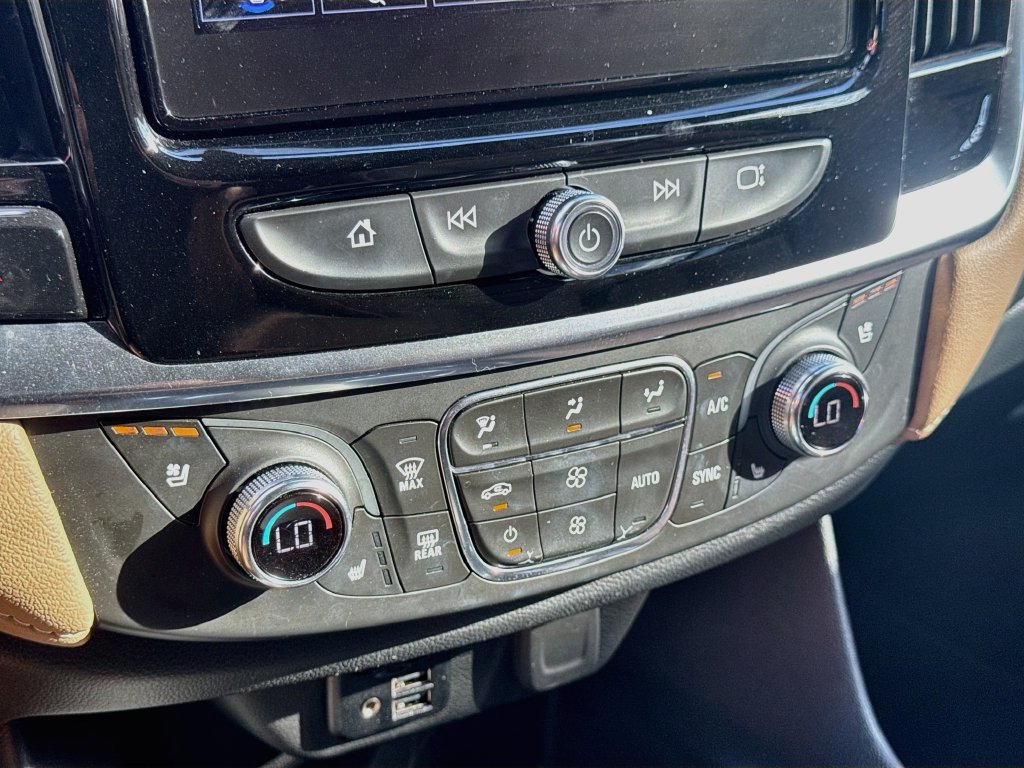 Used 2023 Chevrolet Traverse Premier FWD image 16