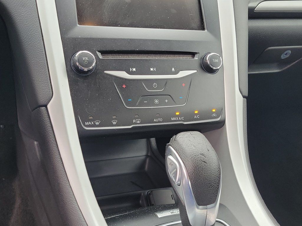 Used 2014 Ford Fusion SE FWD image 28