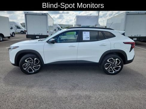 Used 2024 Chevrolet Trax RS w/ Sunroof Package FWD image 4