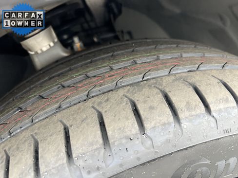 Used 2025 Mercedes-Benz GLC 300 image 12