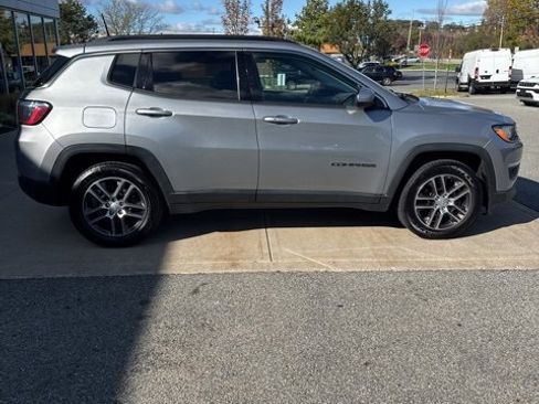 Used 2019 Jeep Compass Latitude w/ Popular Equipment Group image 8