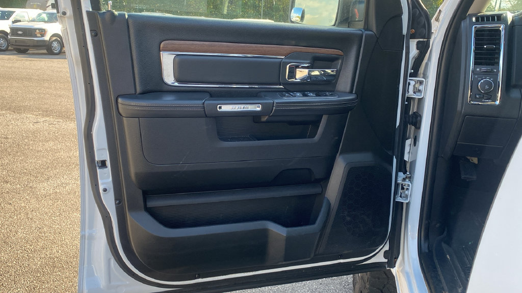Used 2017 RAM 1500 Laramie w/ Convenience Group AWD/4WD image 17