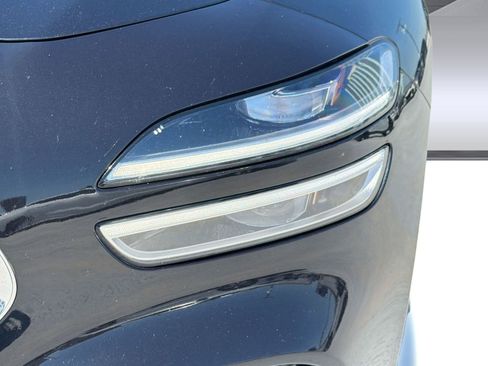 Used 2022 Genesis G70 2.0T RWD image 11