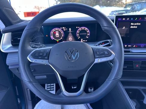 Used 2025 Volkswagen Tiguan SE R-Line AWD/4WD image 17