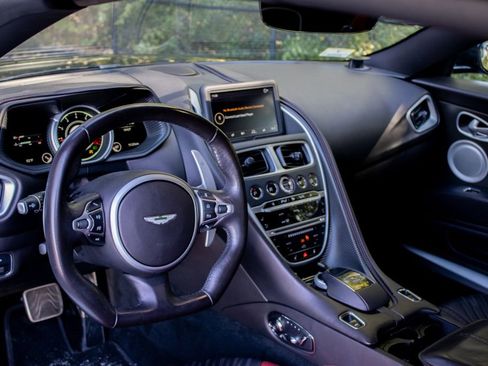 Used 2022 Aston Martin DB11 Volante image 5