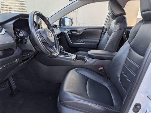 Used 2020 Toyota RAV4 XLE Premium image 26