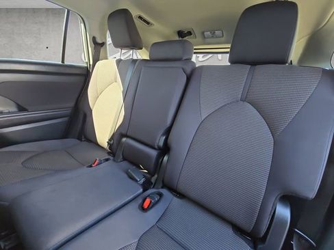 Used 2025 Toyota Highlander LE image 22