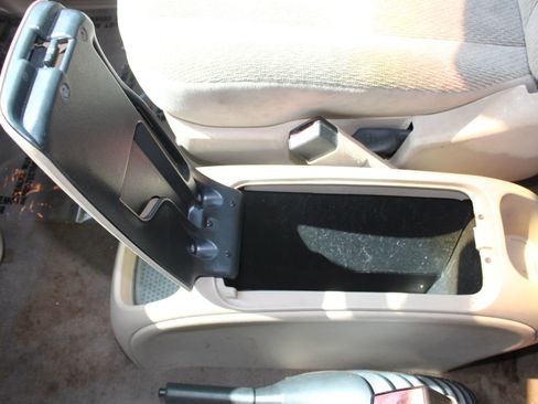 Used 2003 Ford Windstar LX FWD image 13