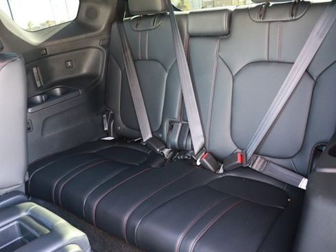 Certified 2025 Honda Pilot Black Edition image 17