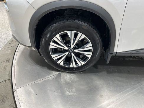 Used 2023 Nissan Rogue SV image 29