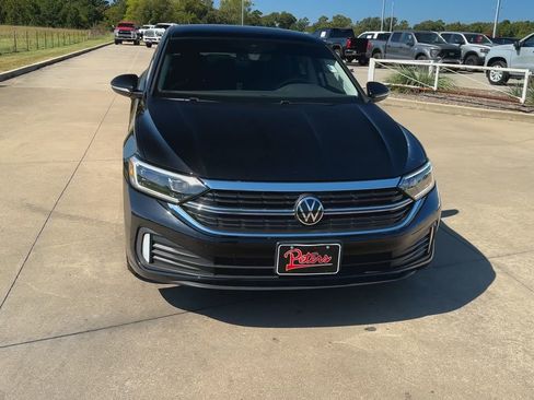Used 2024 Volkswagen Jetta SEL image 2