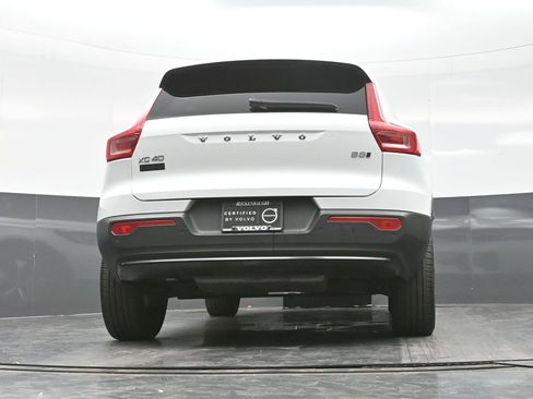 Used 2023 Volvo XC40 B5 Plus w/ Climate Package image 18