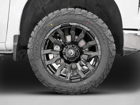 Used 2024 Chevrolet Silverado 1500 LT AWD/4WD image 32