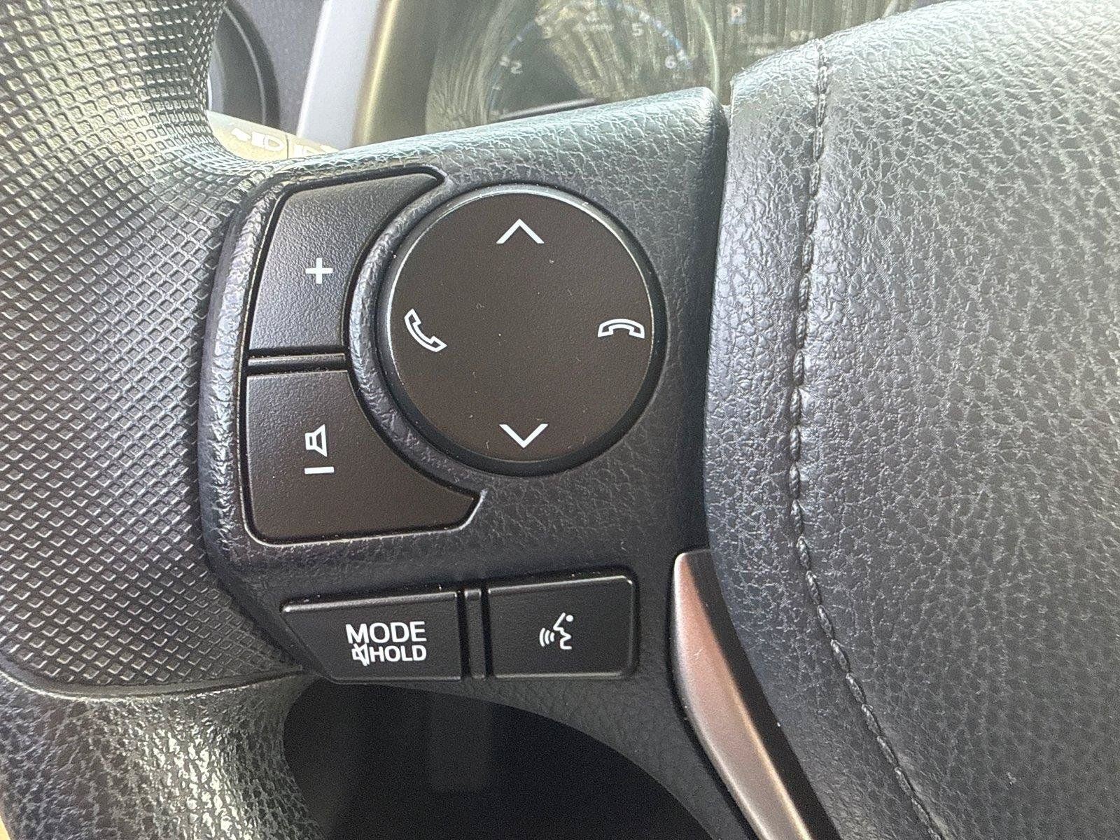 Used 2018 Toyota RAV4 LE w/ Carpet Mat Package AWD/4WD image 15
