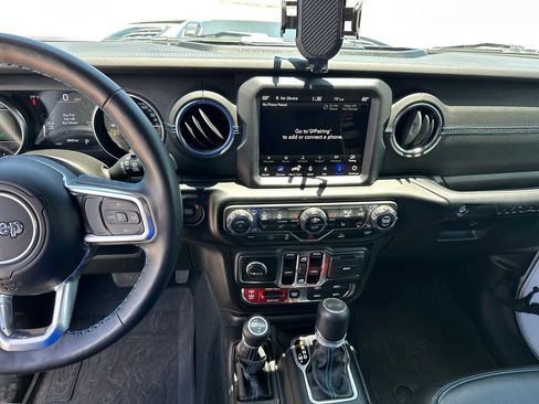 Used 2023 Jeep Wrangler Unlimited Rubicon 4xe w/ Cold Weather Group AWD/4WD image 23