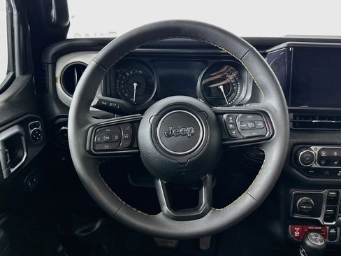 Used 2024 Jeep Wrangler Unlimited AWD/4WD image 18