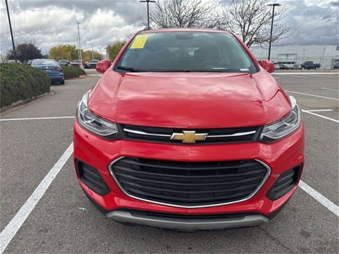 Certified 2020 Chevrolet Trax LT w/ LT Convenience Package image 7