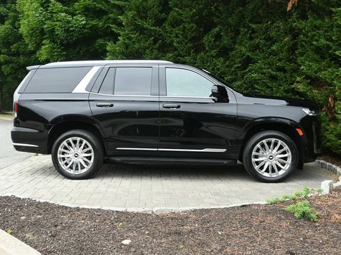 Used 2024 Cadillac Escalade Premium Luxury w/ LPO, Floor Liner Package AWD/4WD image 8