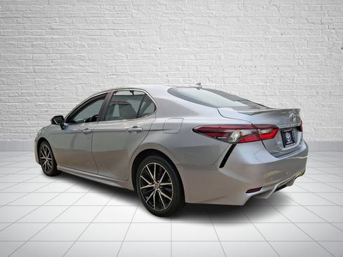 Used 2024 Toyota Camry SE FWD image 4