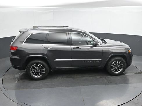 Used 2020 Jeep Grand Cherokee Laredo w/ 18" Wheel & 8.4" Radio Group AWD/4WD image 31