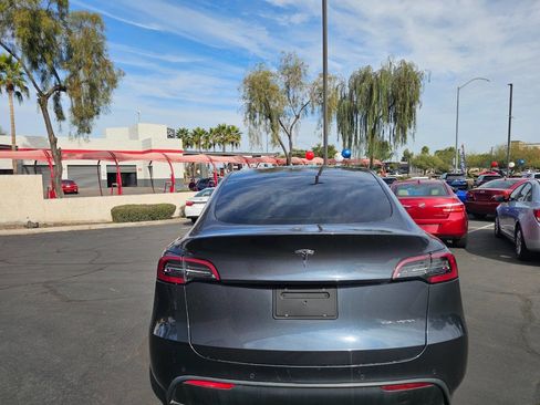 Used 2020 Tesla Model Y Long Range image 5
