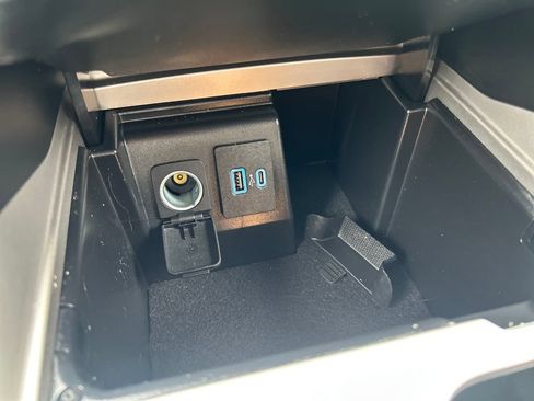 Used 2024 Ford Explorer XLT w/ Equipment Group 202A AWD/4WD image 30