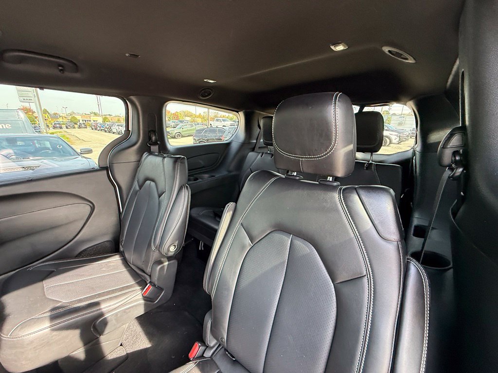 Used 2025 Chrysler Pacifica Select FWD image 26