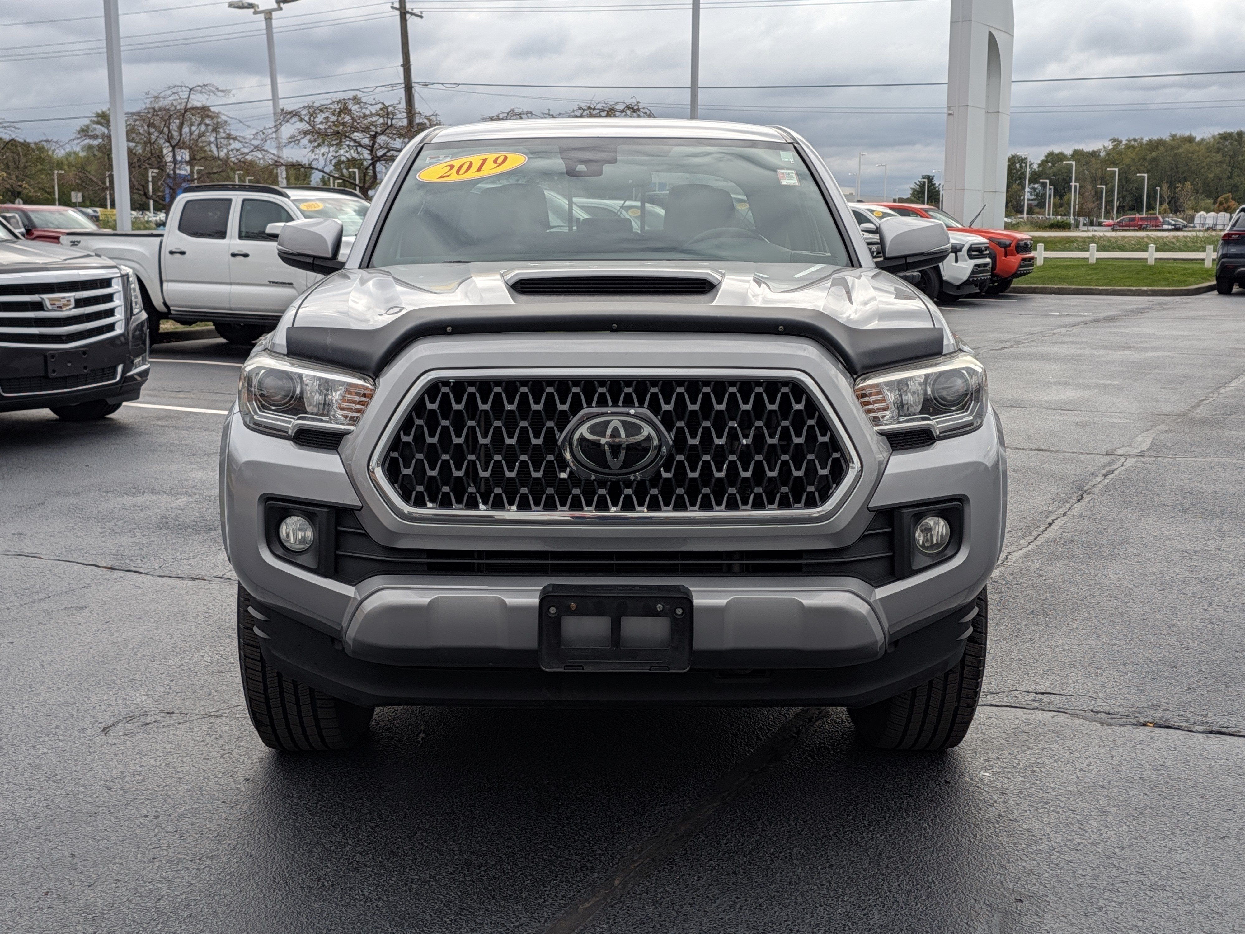 Used 2019 Toyota Tacoma TRD Sport w/ Technology Package AWD/4WD image 2